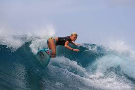 woman surfer www.geckoexpedition.cz